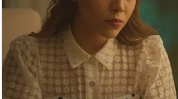 Chemise transparente portée par Lucrecia Montesinos (Lucrecia Montesinos) dans Elite (S03E01)