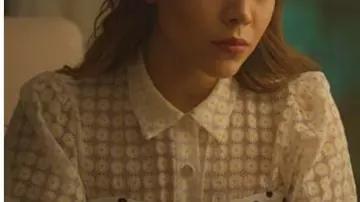 Chemise transparente portée par Lucrecia Montesinos (Lucrecia Montesinos) dans Elite (S03E01)