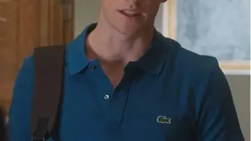 Polo L.12.12 de Lacoste porté par Guzman (Miguel Bernardeau) dans Elite (S03E06)