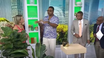 Chemise en viscose OAS Eldovado en bleu portée par Hilton Carter comme on le voit dans Today le 25 juin 2025
