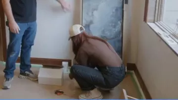 Converse Chuck Taylor All Star Lift Hi in White worn by Chelsea DeBoer as seen in Down Home Fab (S03E04)