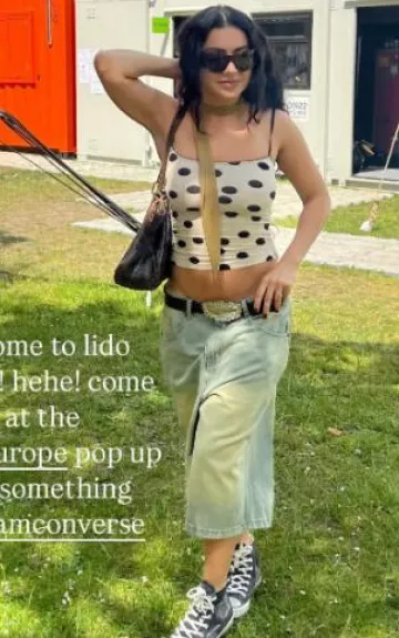 Cinturón Martine Rose Sherry usado por Charli XCX en su publicación de Instagram el 13 de junio de 2025
