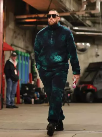 Louis Vuitton Black Cyclone Sunglasses worn by Travis Kelce on the Instagram account @killatrav