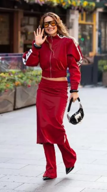 Lunettes de soleil Emilio Pucci Pilot portées par Rita Ora dans Heart Breakfast Radio Studios post on juin 13, 2025
