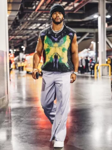 Gilet pull papillon multicolore Louis Vuitton porté par Kyler Murray sur le compte Instagram @k1