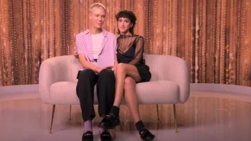 Dr. Martens Adrian Año Del Dragón Mocasines Con Borlas De Pelo Usados por Bridget Matloff como se ve en El Ultimátum: Amor Queer (T02E01)