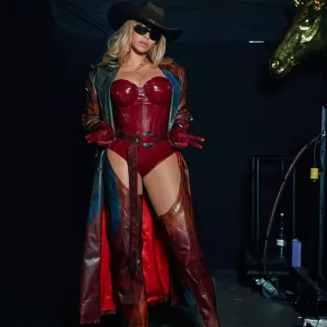 Cowboy Carter Tour 2025 Beyonce Leather Coat worn by Beyoncé on the Instagram account @arionce.lifee