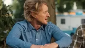 Stick S01 Owen Wilson Blue Polo Shirt of Pryce Cahill (Owen Wilson) in Stick (S01E02)