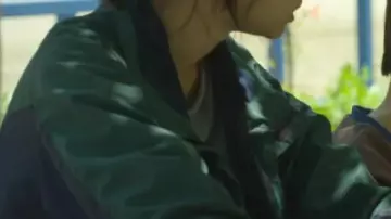 Squid Game S01 Hoyeon Chaqueta de algodón usada por Kang Sae-Byeok (HoYeon Jung) en Squid Game (T01)