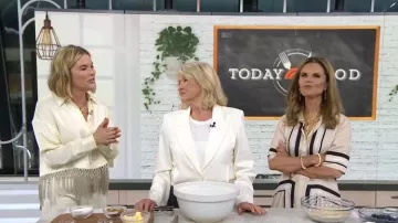 Blazer de algodón y lana elástico TWP con tapeta plisada usada por Martha Stewart como se vio en Today with Jenna & Friends el 25 de junio de 2025