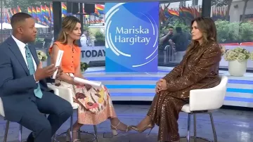 Sandales Gucci Marmont GG à bride cheville portées par Savannah Guthrie, comme on peut le voir dans Today le 26 juin 2025