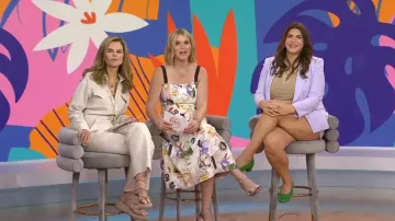 Sandalias de cuña Julia de Paige usadas por Maria Shriver como se ve en Today with Jenna & Friends el 27 de junio de 2025