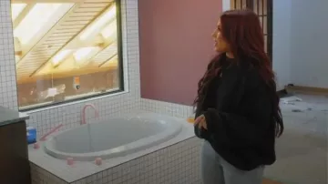 Suéter de Free People Easy Street usado por Chelsea DeBoer como se ve en Down Home Fab (S03E05)