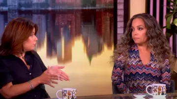 Vestido midi de punto en zig-zag de Missoni usado por Sunny Hostin como se vio en The View el 24 de junio de 2025