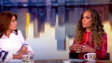 Robe longue en tulle transparent Pucci Marmo portée par Sunny Hostin dans l'émission The View le 26 juin 2025