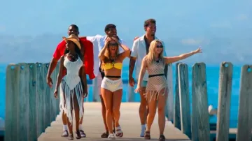 Short en tricot ouvert Elisa porté par Iris Kendall comme on le voit dans Love Island (S07E13)