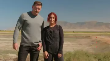 Camiseta Abercrombie Essential Long-Sleeve Polished Body-Skimming usada por Chelsea DeBoer como se ve en Rock the Block (S06E01)