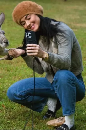 Cárdigan de Celine en lana de alpaca Argyle usada por Katy Perry en Queensland el 23 de junio de 2025