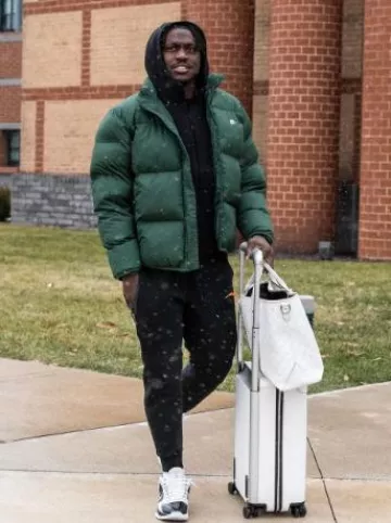 Louis Vuitton White Monogram Weekend Tote usado por A. J. Brown en la cuenta de Instagram @philadelphiaeagles