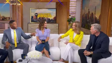 Jupe mi-longue en denim Khaite Lennox portée par Rebecca Jarvis comme on le voit dans Good Morning America le 27 juin 2025