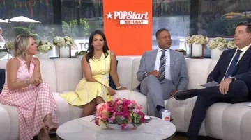 Badgley Mischka Vestido midi halter de cuadros vichy usado por Dylan Dreyer visto en Today el 30 de junio de 2025