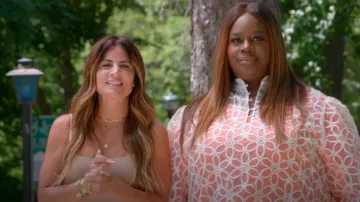 Pendentif Van Cleef &amp; Arpels Vintage Alhambra porté par Alison Victoria dans La Maison la plus laide d'Amérique (S05E06)