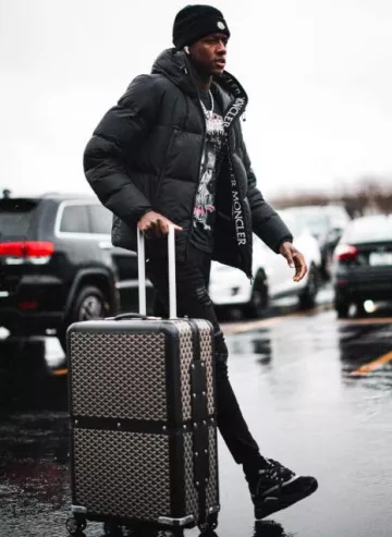 Maleta rodante Goyard Black 'Bourget PM usada por Sauce Gardner en la cuenta de Instagram @nyjets
