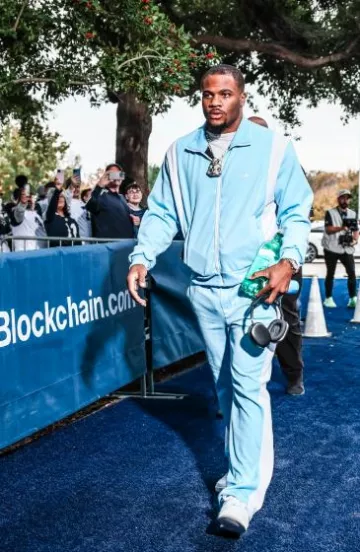 Chaqueta de chándal Amiri Light Blue Always On Point usada por Micah Parsons en la cuenta de Instagram @dallascowboys