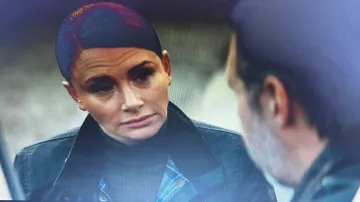 Veste Belstaff Ganster dans le film Deep Cover portée par Kat (Bryce Dallas Howard) dans Deep Cover