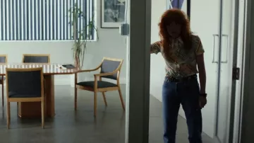 Levi's 501 ‘90s Women's Jeans worn by Charlie Cale (Natasha Lyonne) as seen in Poker Face (S02E05)
