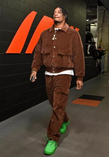 Veste Kenzo 70 en velours côtelé marron portée par Ja’Marr Chase sur le compte Instagram @bengals