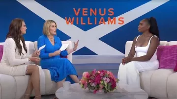 Vestido midi acanalado Simkhai Melba usado por Jenna Bush Hager como se ve en Today with Jenna & Friends el 3 de julio de 2025