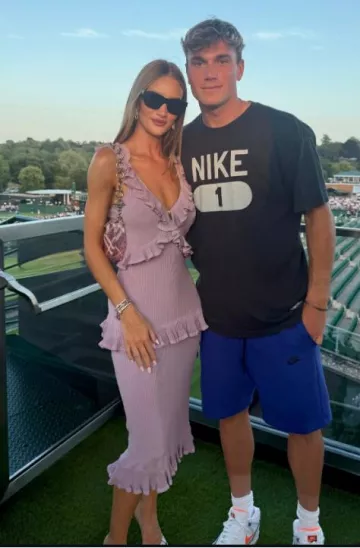 Tiffany & Co. Tiffany Hardwear Medium Link Bracelet in White Gold with Diamonds worn by Rosie Huntington-Whiteley at Wimbledon on July 2, 2025