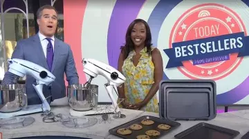 ASTR el vestido midi sin mangas sin mangas con volantes Labe usado por Makho Ndlovu como se ve en Hoy el 3 de julio de 2025