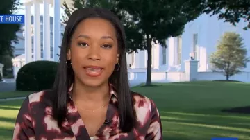 Vestido midi Tahari ASL Surplice Tie Waist usado por Rachel Scott como se vio en Good Morning America el 3 de julio de 2025