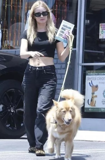 Bracelet Cartier Juste Un Clou porté par Annabelle Wallis à Los Angeles le 28 juin 2025