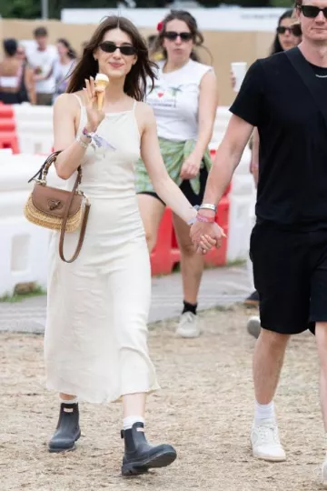 Gucci Bamboo 1947 Raffia Bag worn by Daisy Edgar-Jones in Glastonbury on June 28, 2025