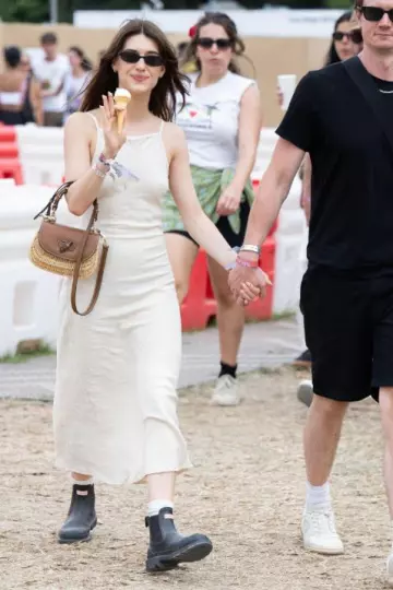 Gucci Bamboo 1947 Raffia Bag worn by Daisy Edgar-Jones in Glastonbury on June 28, 2025