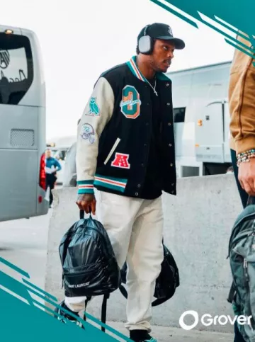 Veste Varsity noire OVO x Miami Dolphins portée par Jalen Ramsey sur le compte Instagram @miamidolphins
