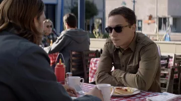 Outdoor Restaurant in Animal Kingdom (S05E12)