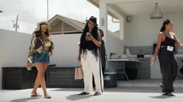 Minijupe en jean à imprimé Pucci Marmo portée par Drew Sidora comme on le voit dans The Real Housewives of Atlanta (S16E15)