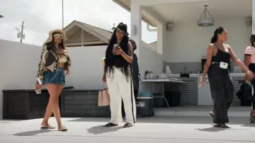 Chemise en sergé de soie imprimée Pucci portée par Drew Sidora comme on le voit dans The Real Housewives of Atlanta (S16E15)