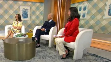 Banana Republic Lido Wool Blazer worn by Nancy Chen as seen in CBS Mornings on July 4, 2025