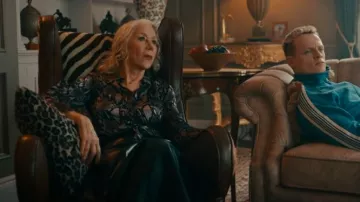 A.L.C. Marta Jupe longue droite en cuir portée par Maeve Harrigan (Helen Mirren) comme on le voit dans MobLand (S01E06)
