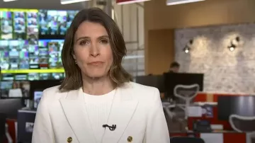 Zara Double Breasted Blazer worn by Molly Hunter as seen in Today on July 4, 2025