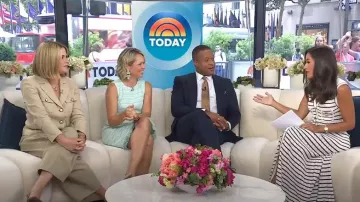 Pendientes colgantes en forma de lágrima de Lisi Lerch usados por Dylan Dreyer como se ve en Hoy el 7 de julio de 2025