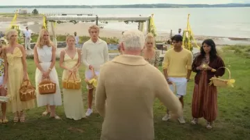 Chaussure Vans Old Skool en Earth Tones Moon Rock portée par (Shubham Maheshwari) comme on le voit dans We Were Liars (S01E06)