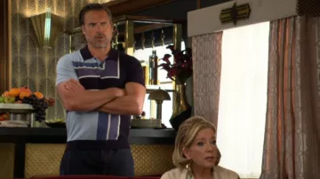 Ted Baker Ralfe Polo en laine mérinos Color Block porté par Nick Newman (Joshua Morrow) tel qu’on le voit dans Les Feux de l’Amour le 3 juillet 2025