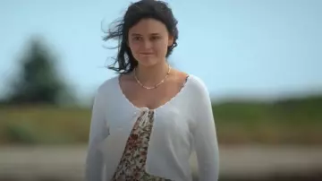 Splendid Wendy Cardigan worn by Cadence Sinclair (Emily Alyn Lind) as seen in We Were Liars (S01E08)