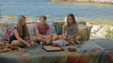 Roomytown Bow Graphic Tee worn by Liberty Sinclair (Manaia Wall) as seen in We Were Liars (S01E08)